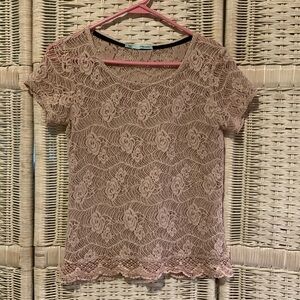 Maurices Pale Pink Lace Rose Short Sleeve Shirt - Size Small - EUC